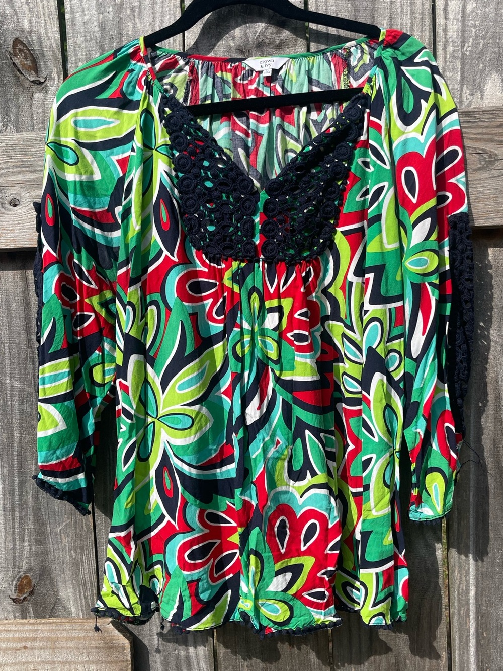 crown & ivy Green Multi Floral Peasant Top with Black Crochet neckline Sz XL